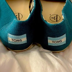 NWOT teal Toms